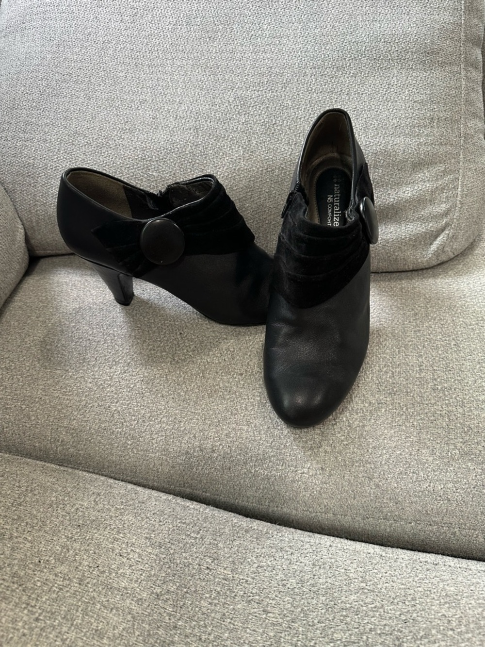 Naturalizer Black Leather Suede Trim Heeled Booties